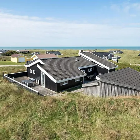 8 Person In * Hjørring