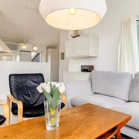 8 Person In * Hjørring