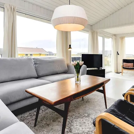 8 Person In * Hjørring
